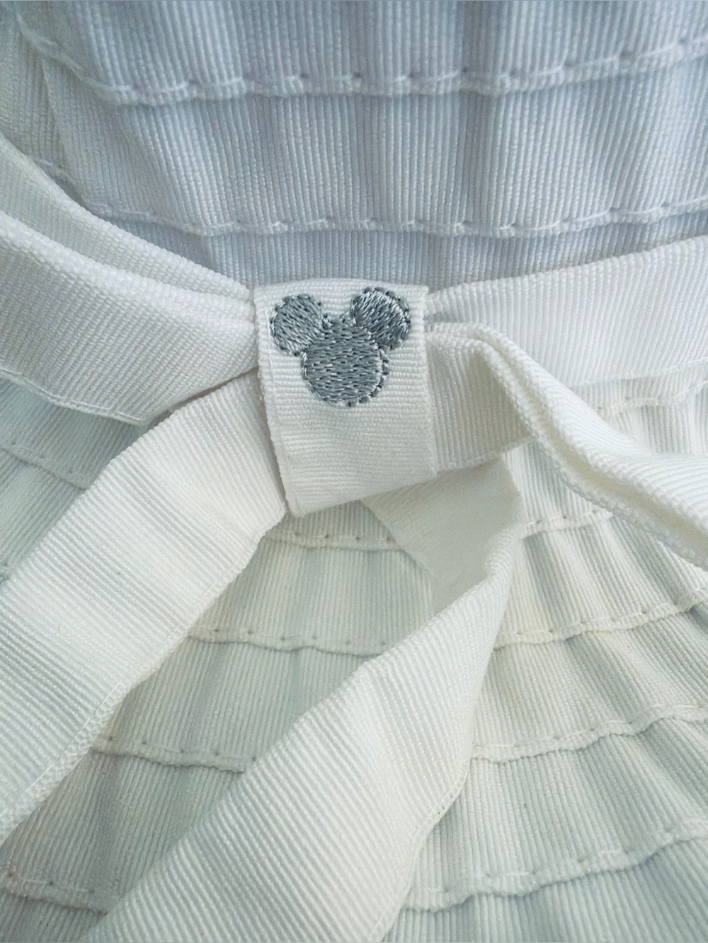 DISNEY PARKS AUTHENTIC ORIGINAL - Wide-Brim White Sun Hat with Bow Accent - Picture 5 of 7